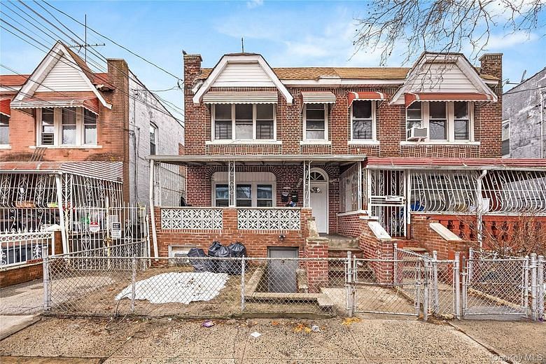 645 Saint Lawrence Avenue