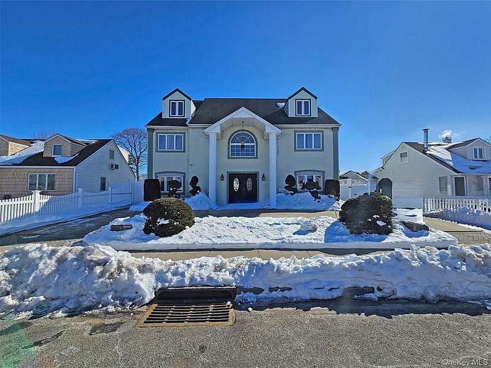 645 W Wyngate Drive W