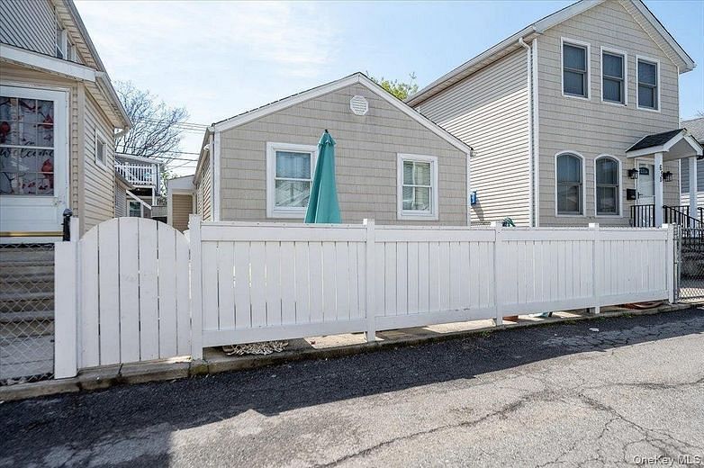 64D Edgewater Park #64D