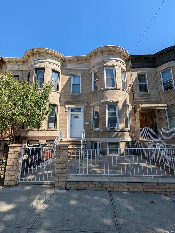 Image 1 of 21 for 1261 Bay Ridge Parkway in Brooklyn, Dyker Heights, NY, 11228