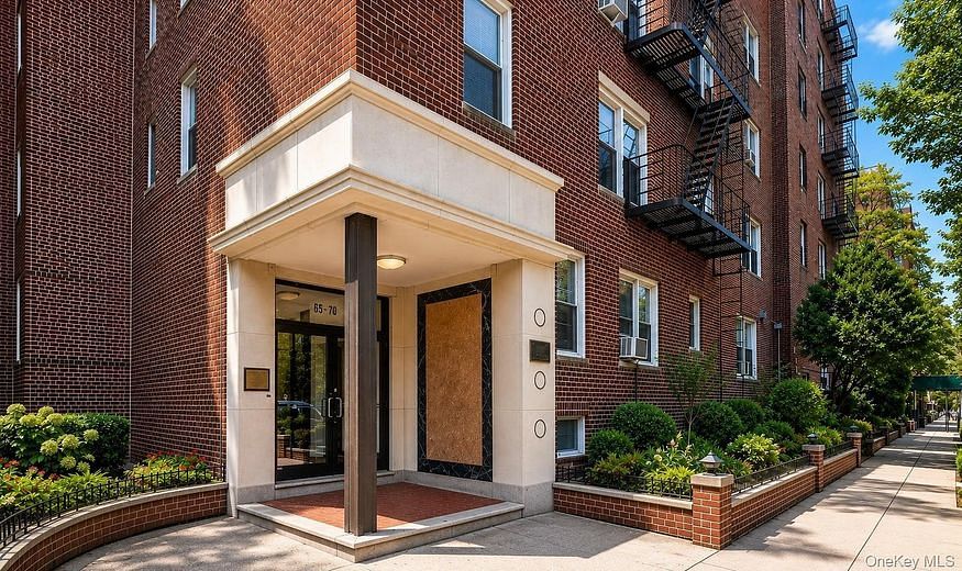 65-70 Booth Street #5E