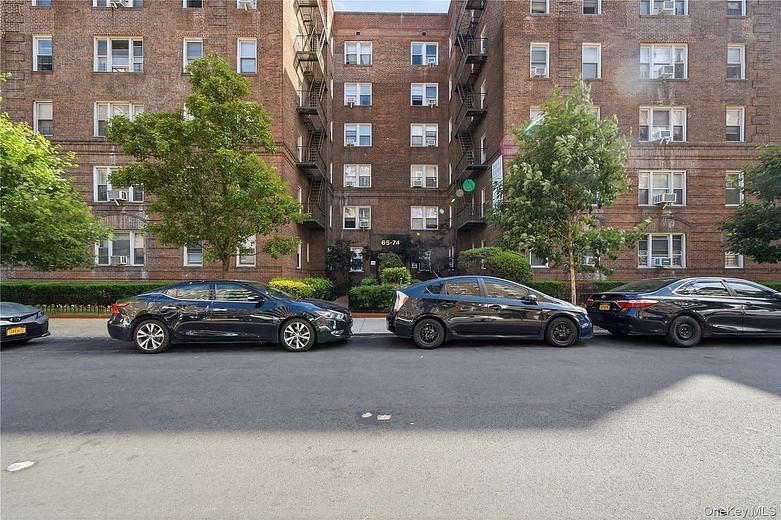 65-74 Saunders Street #3H
