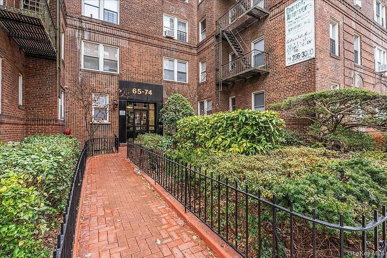 65-74 Saunders Street #6J