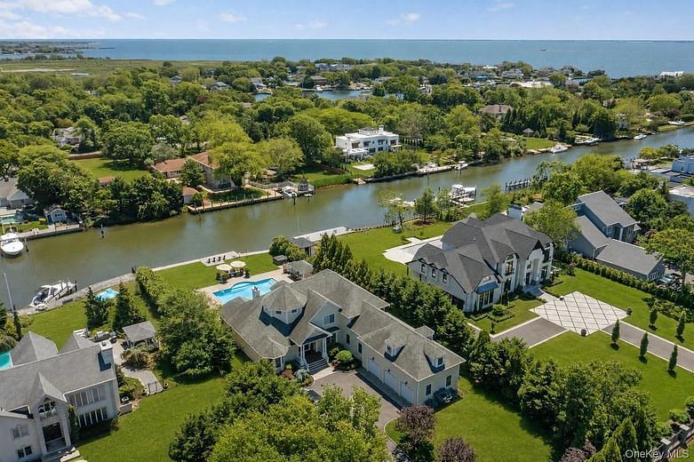 65 W Bayberry Road