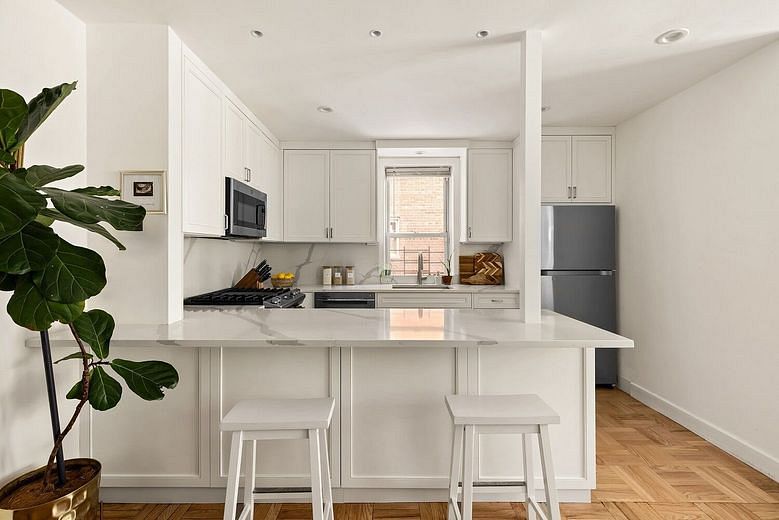 651 Vanderbilt Street #2A