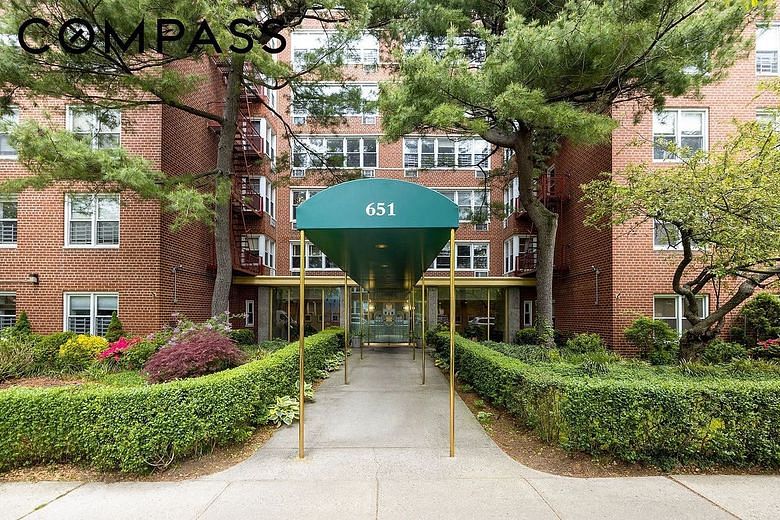 651 Vanderbilt Street #T1