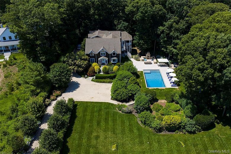 652 Noyack Path