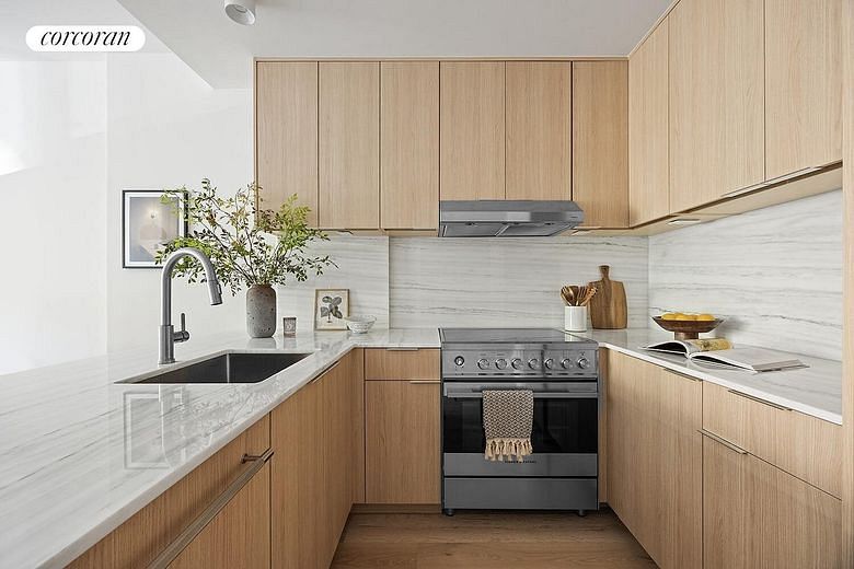 654 Jefferson Avenue #2B