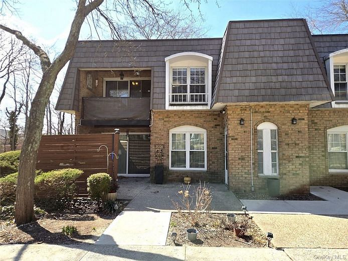 655 Middle Country #6A2