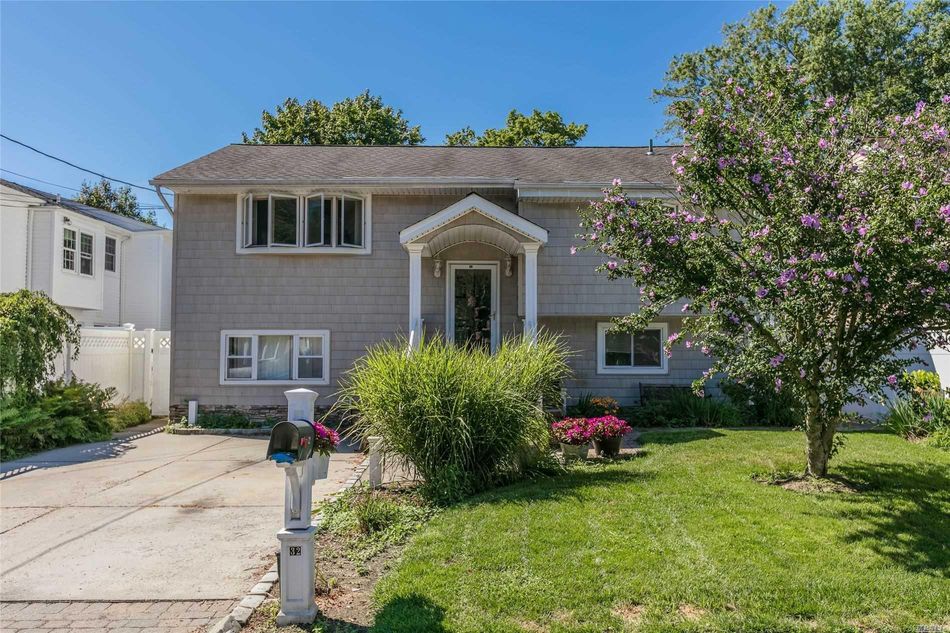 Image 1 of 14 for 32 E 22nd Street in Long Island, Huntington Sta, NY, 11746
