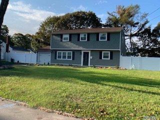 Image 1 of 22 for 141 Brook in Long Island, Oakdale, NY, 11769