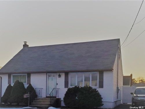 Image 1 of 10 for 280 Eastwood Avenue in Long Island, Deer Park, NY, 11729