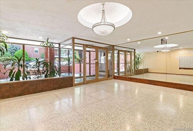 66-10 Thornton Place #2E