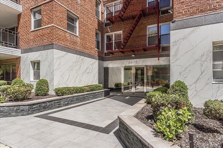 66-15 Thornton Place #5R