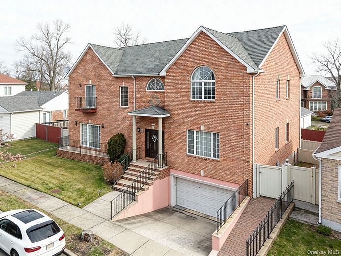 66-19 Commonwealth Boulevard