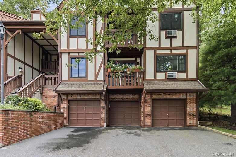 66 Foxwood Circle