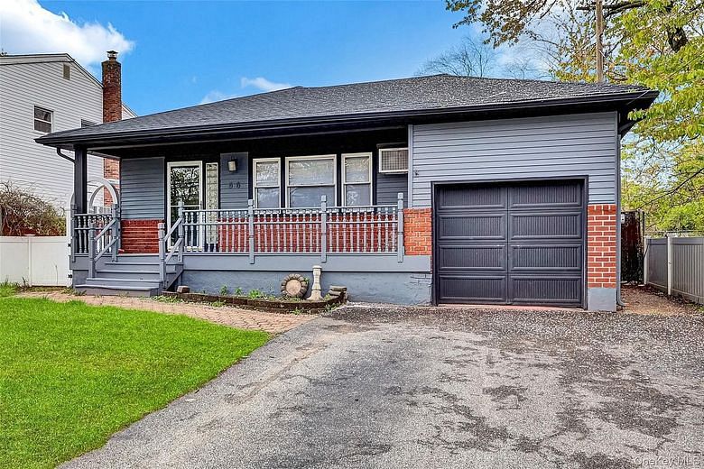 66 Phelps Lane