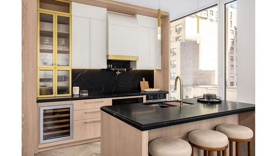 660 Lexington Avenue #2B