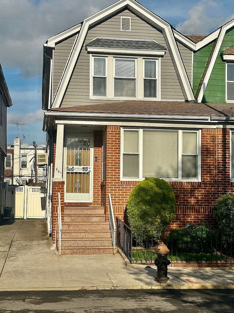 661 East 43rd Street