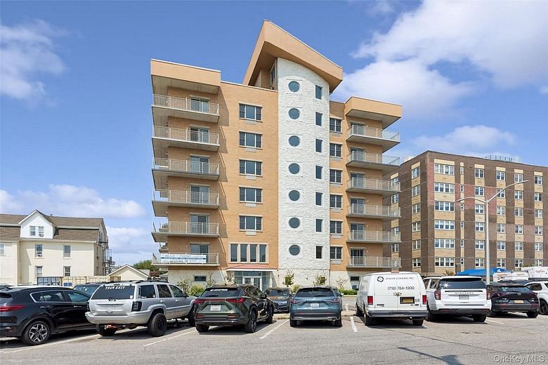 661 W Broadway #204