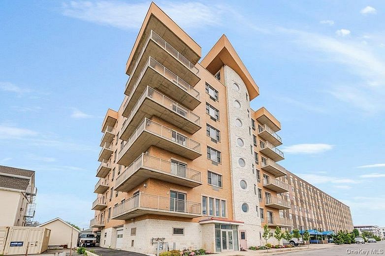 661 W Broadway #604