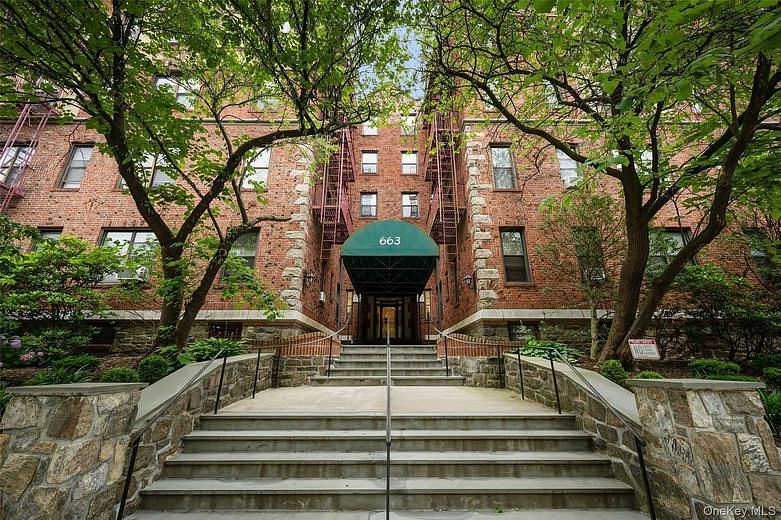 663 Locust Street #5D