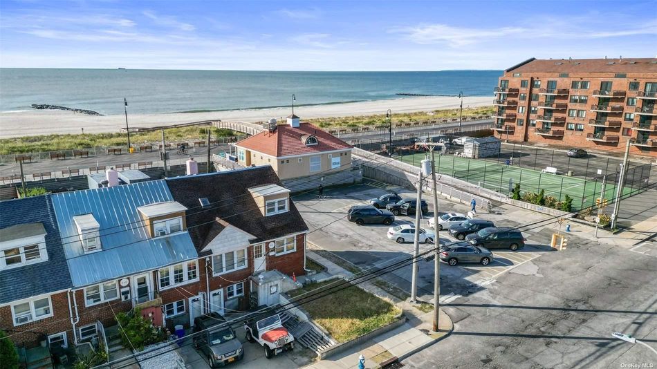 Image 1 of 15 for 668-670 W Broadway #10 in Long Island, Long Beach, NY, 11561