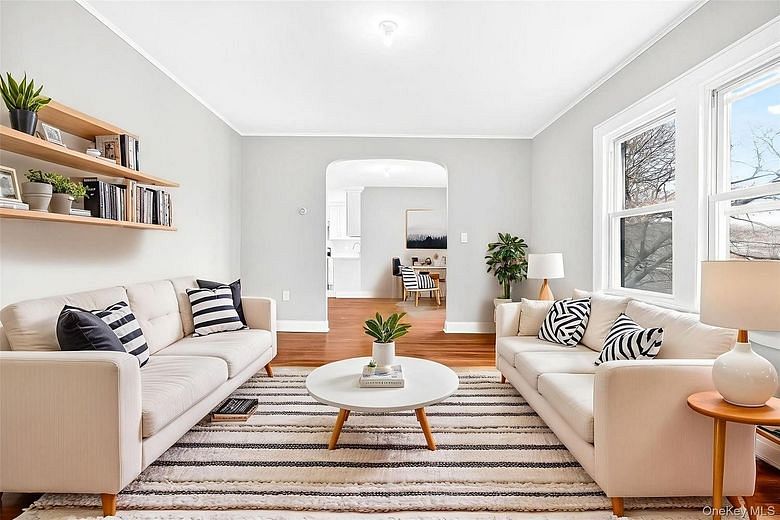 669 N Division Street