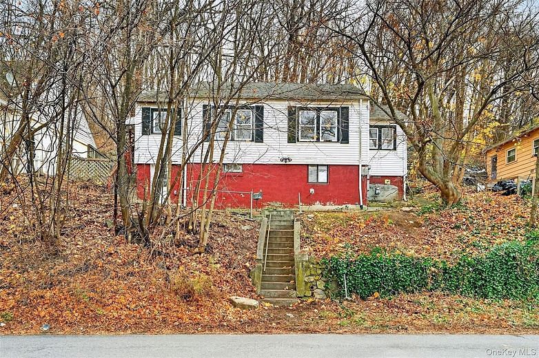 669 N Division Street