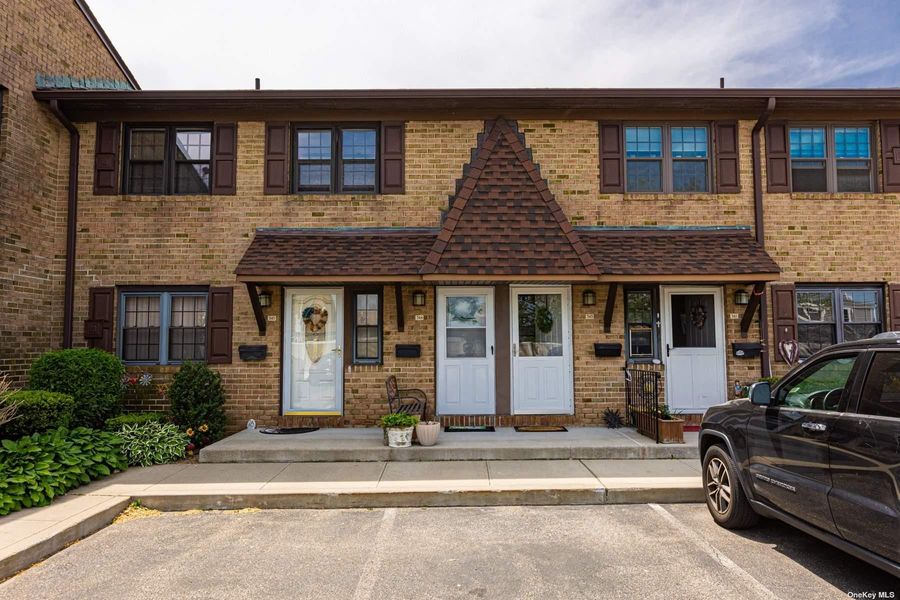 Image 1 of 20 for 344 Mariners Way #344 in Long Island, Copiague, NY, 11726