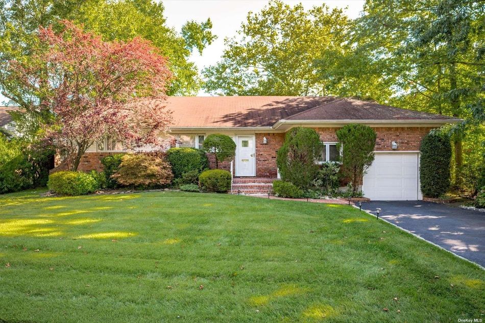 Image 1 of 24 for 7 Green Drive in Long Island, Roslyn, NY, 11576
