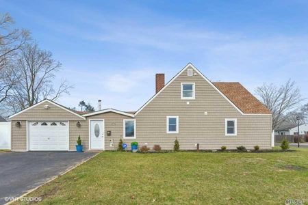 Image 1 of 20 for 547 Sand Hill Road in Long Island, Wantagh, NY, 11793