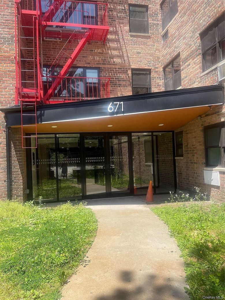 671 Bronx River Road #4G