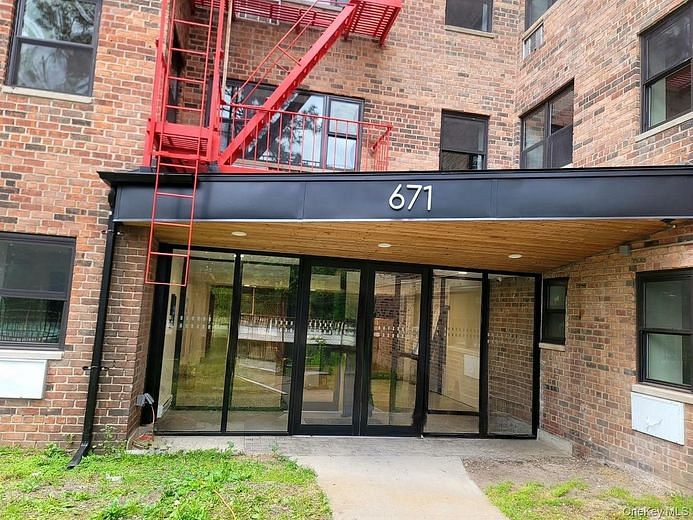 671 Bronx River Road #4N