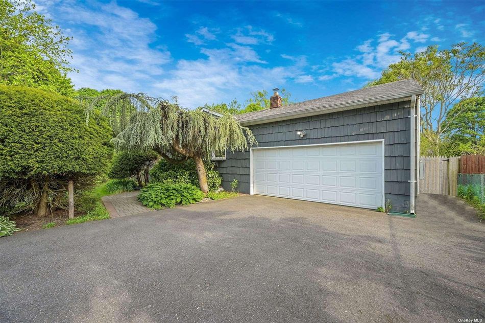 Image 1 of 25 for 20 Pilgrim Road in Long Island, Brentwood, NY, 11717