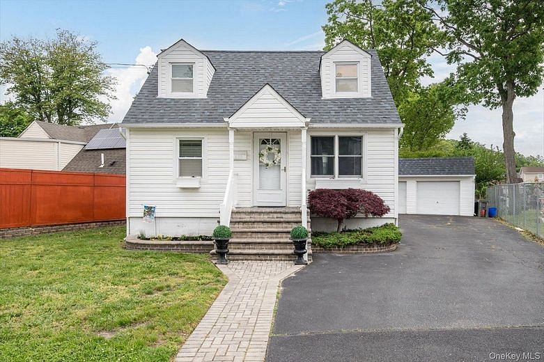 675 Little East Neck Road
