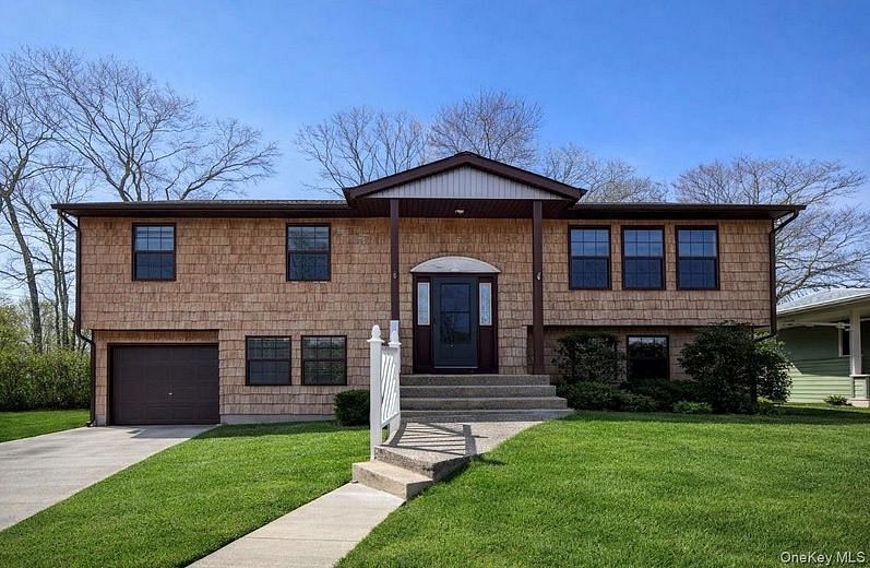 676 Bohemia Parkway
