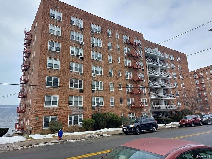 679 Warburton Avenue #1L