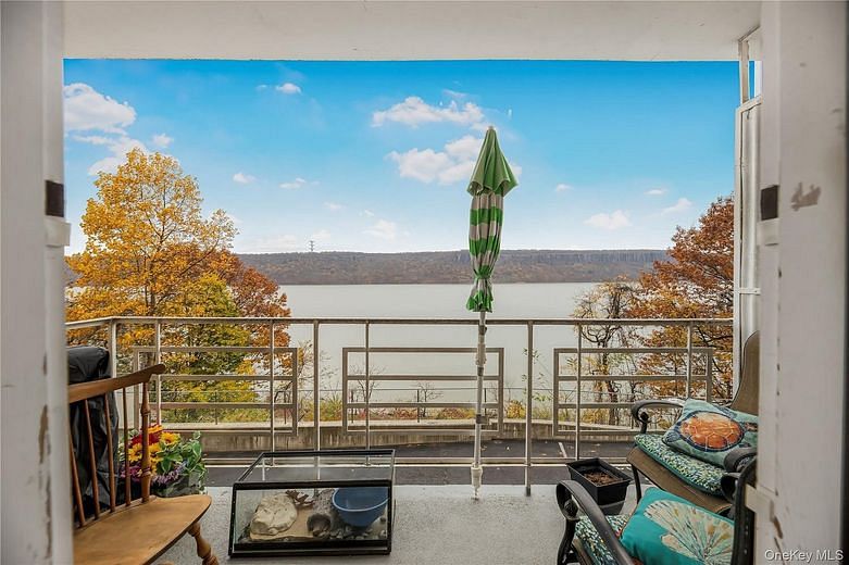 679 Warburton Avenue #1M