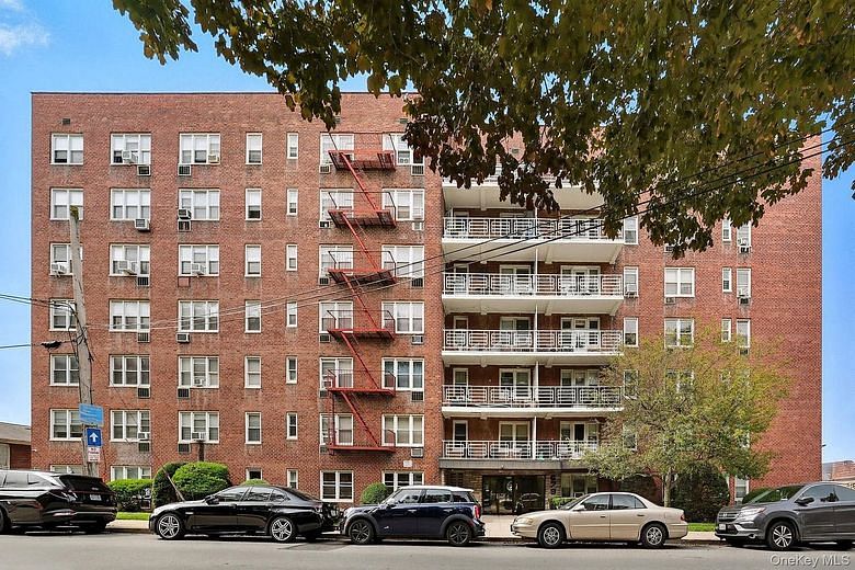 679 Warburton Avenue #8P