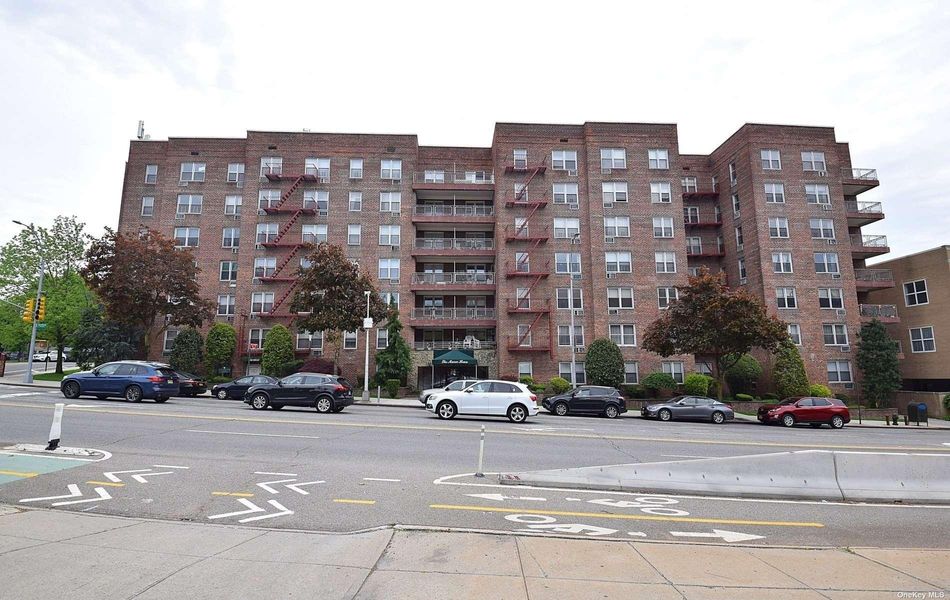 Image 1 of 12 for 241-20 Northern Boulevard #4E in Queens, Douglaston, NY, 11362