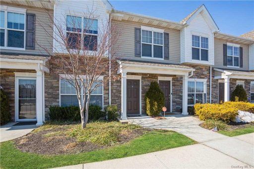 Image 1 of 20 for 6 Hunter Drive in Long Island, Central Islip, NY, 11722