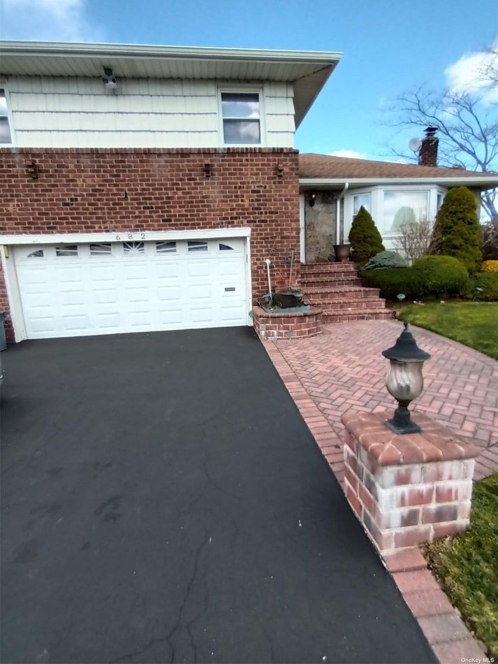 Image 1 of 36 for 682 Sherman Ct in Long Island, Westbury, NY, 11590