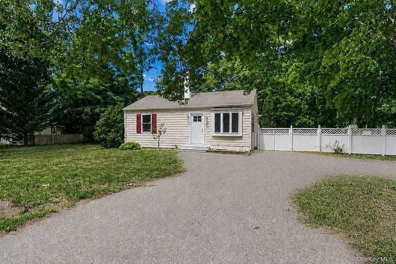 685 Horseblock Road