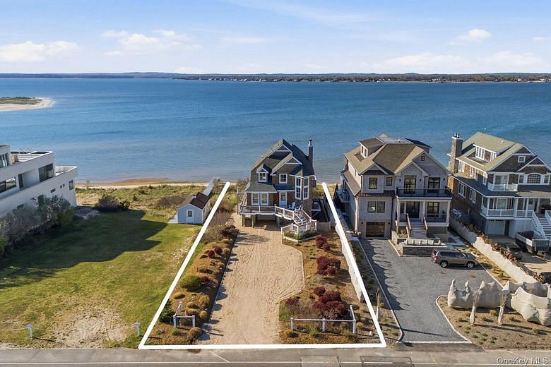 688 Dune Road