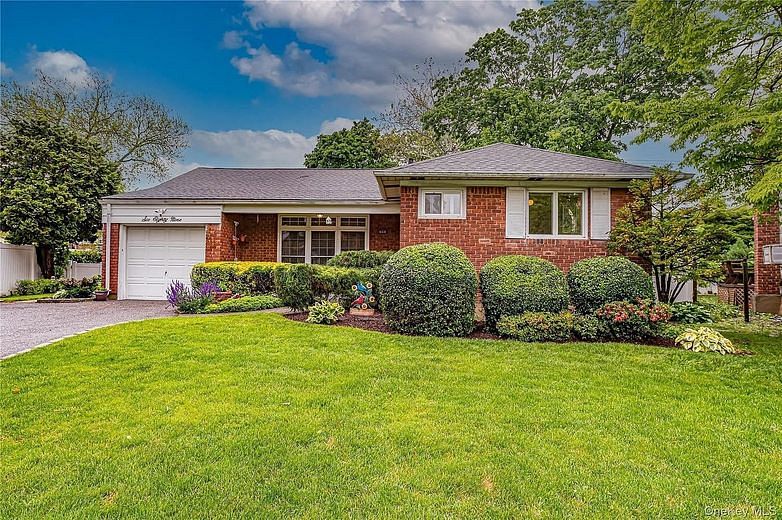 689 Bruce Drive