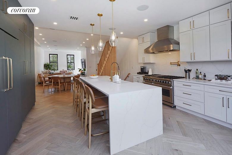 689 Macdonough Street