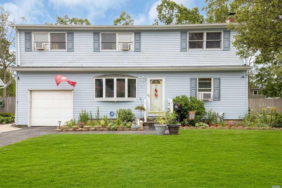 Image 1 of 20 for 12 Elaine Drive in Long Island, Sayville, NY, 11782