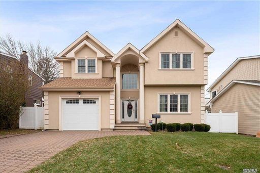 Image 1 of 32 for 82 Willets Dr in Long Island, Syosset, NY, 11791