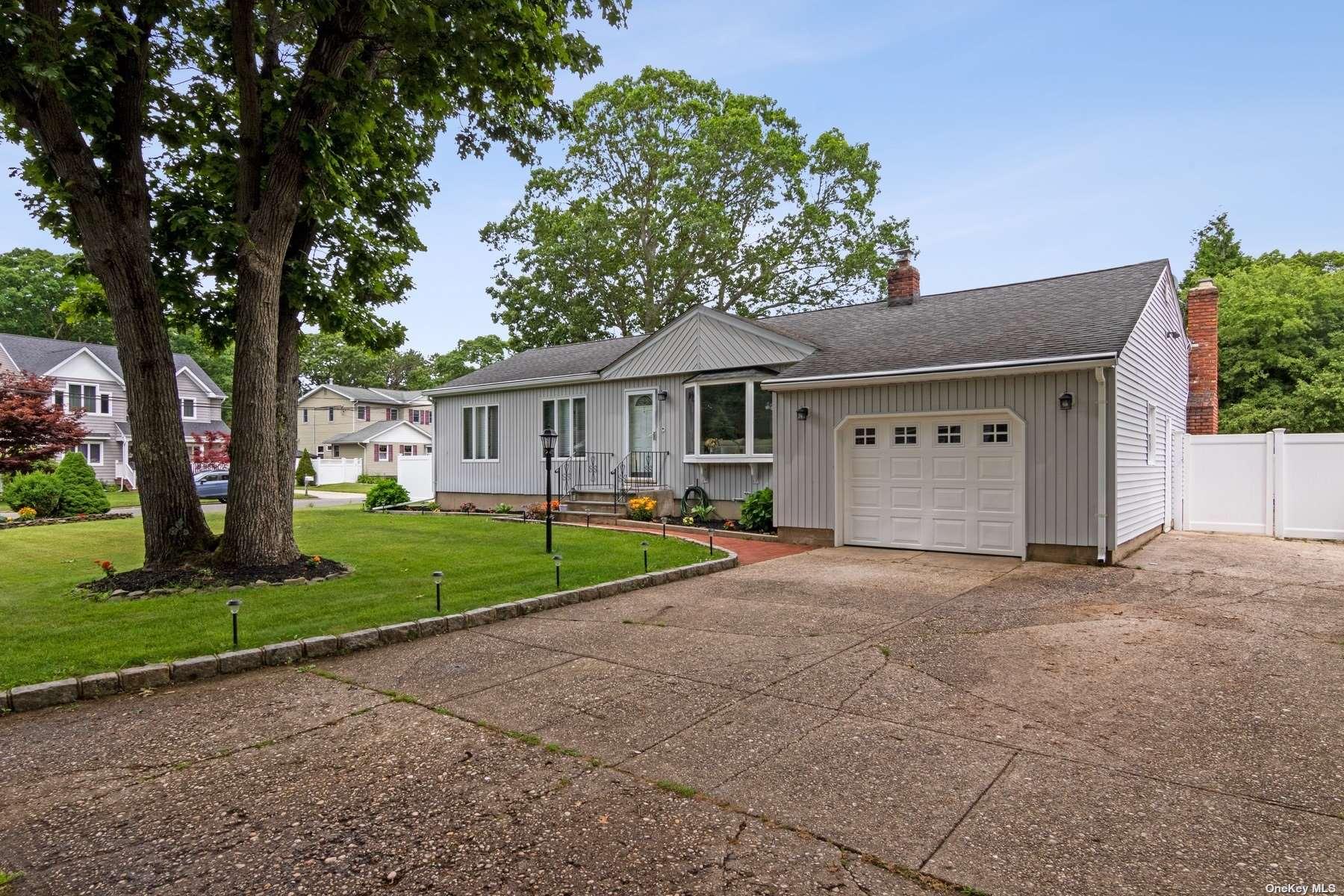 81 Mobile Street in Long Island, Sayville, NY 11782
